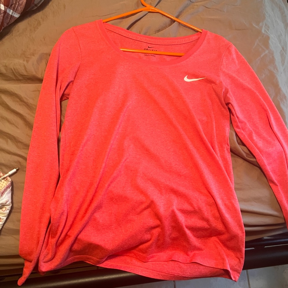 Nike dri-fit never been worn. Tags are removed.